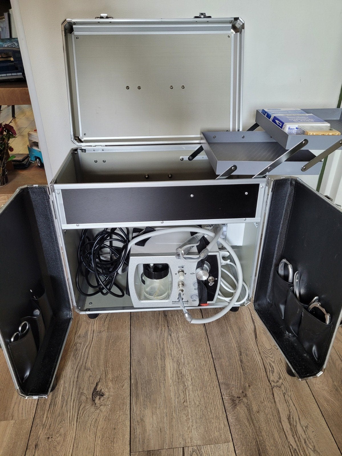 pedicure motor, koffer, instrumenten en fresen, Ophalen, Overige typen