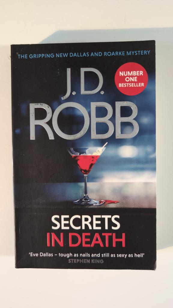 Secrets in Death - J.D. Robb (Engels), Boeken, Ophalen of Verzenden, Gelezen, J.D. Robb