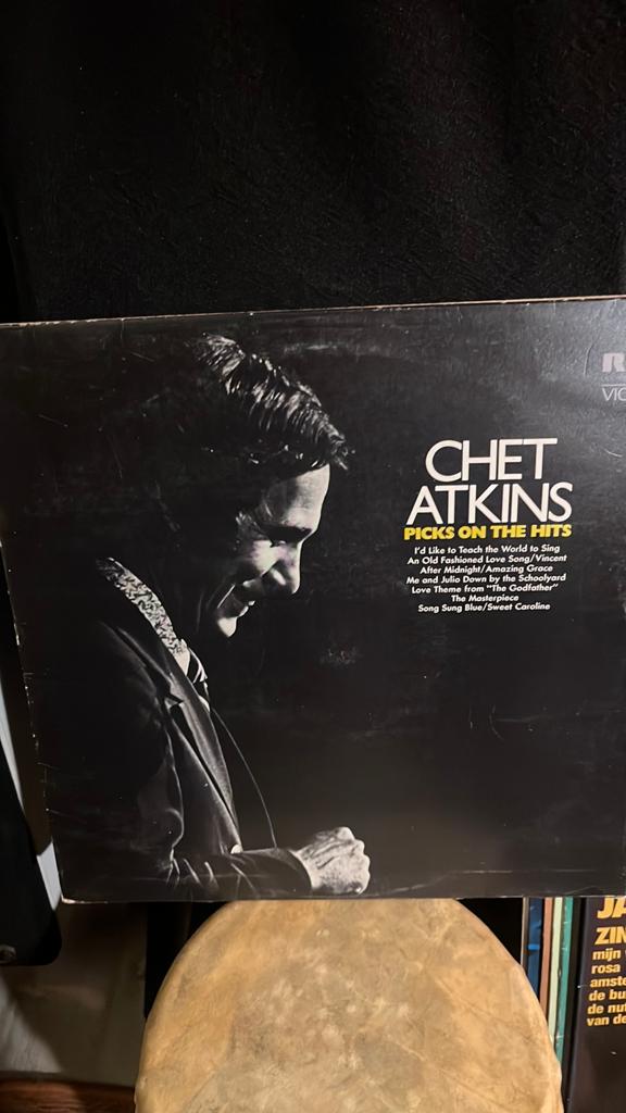 Chet Atkins - Picks on the Hits LP (Vinyl), Ophalen, Gebruikt, 12 inch