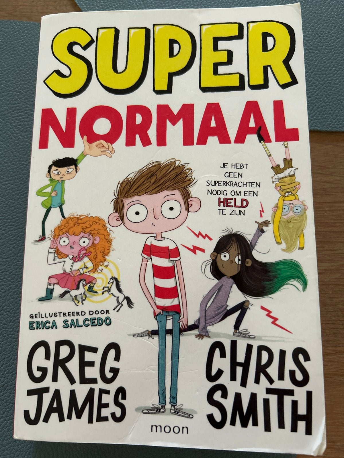 Supernormaal - Greg James & Chris Smith (Kinderboek), Ophalen of Verzenden, Gelezen, Fictie