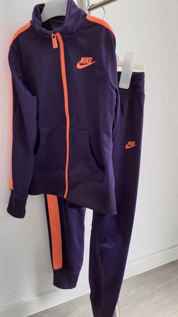 Nike pak maat 122/128, Ophalen, Zo goed als nieuw, Meisje