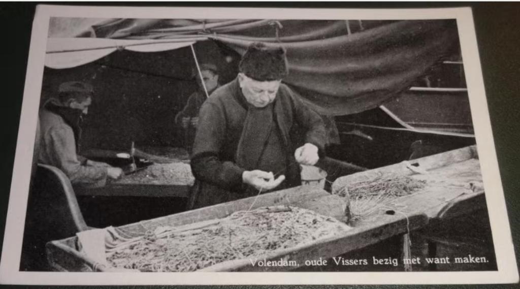 Volendam - Klederdracht - Want maken - Vistuig maken, Verzenden, 1940 tot 1960, Ongelopen, Noord-Holland