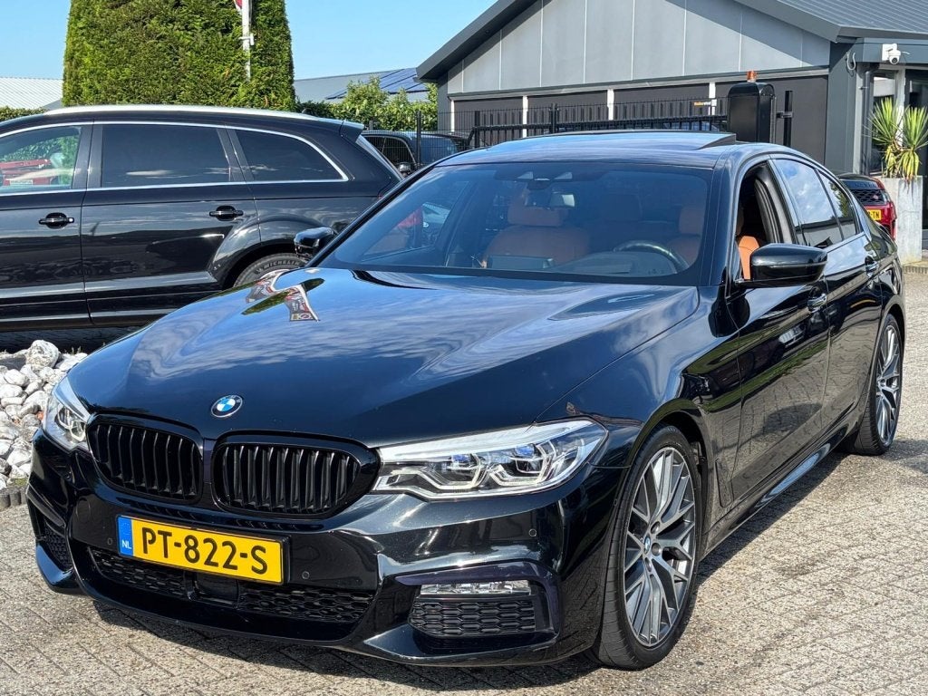 BMW 5 Serie 520i Sedan 2017 Zwart M-Pakket Schuifdak HUD, Automaat, 1998 cc, Gebruikt, Euro 6