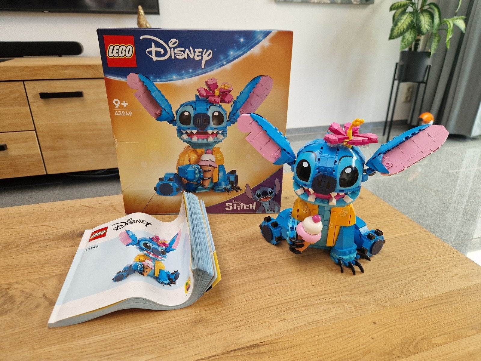 LEGO Disney Stitch 43249 - Zo goed als nieuw, Compleet, Lego, Ophalen of Verzenden, Zo goed als nieuw