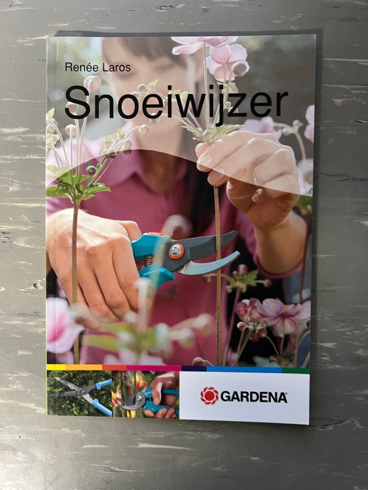 Snoeiwijzer door Renée Laros - Gardena, Ophalen of Verzenden, Zo goed als nieuw, Tuinieren en Tuinplanten