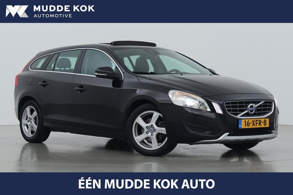 Volvo V60 1.6 T3 Momentum | Bi-Xenon | Panoramadak | Leder |, Stof, Gebruikt, 4 cilinders, 150 pk