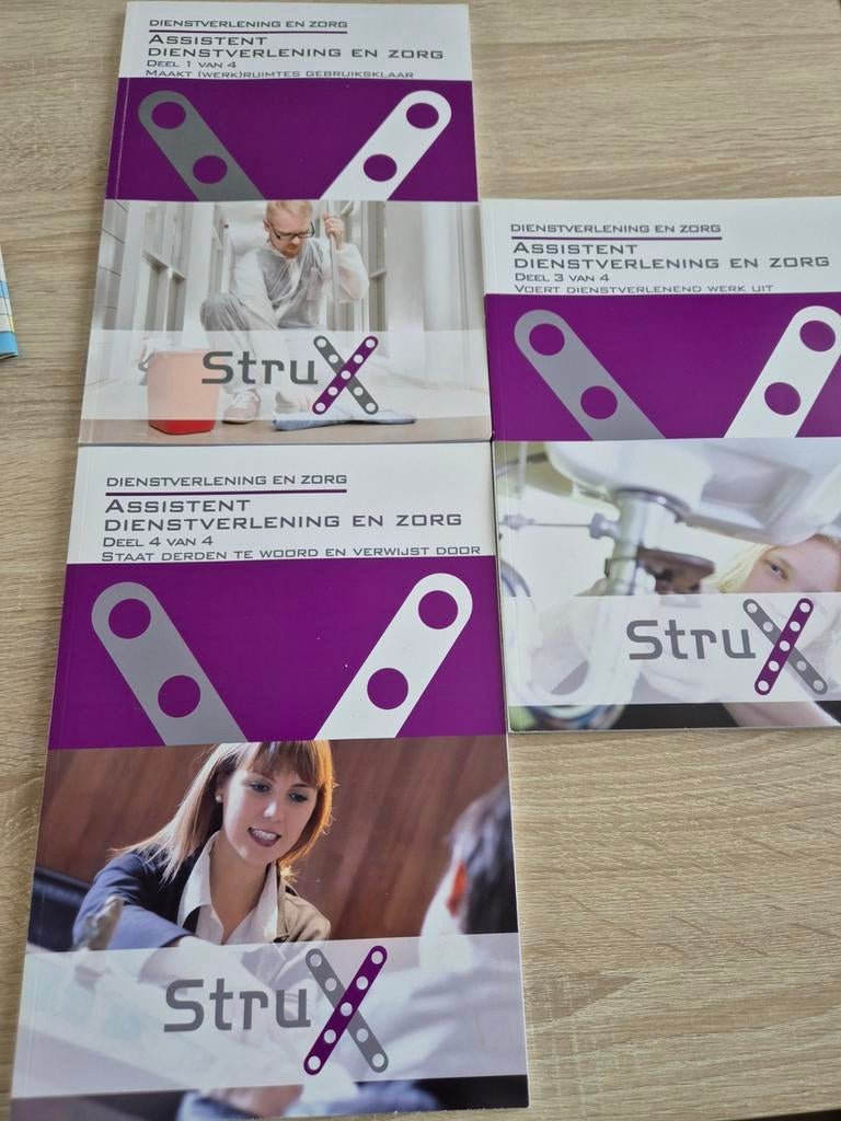 StruX Assistent Dienstverlening en Zorg (4 delen), Ophalen of Verzenden, MBO, Gamma, Onbekend
