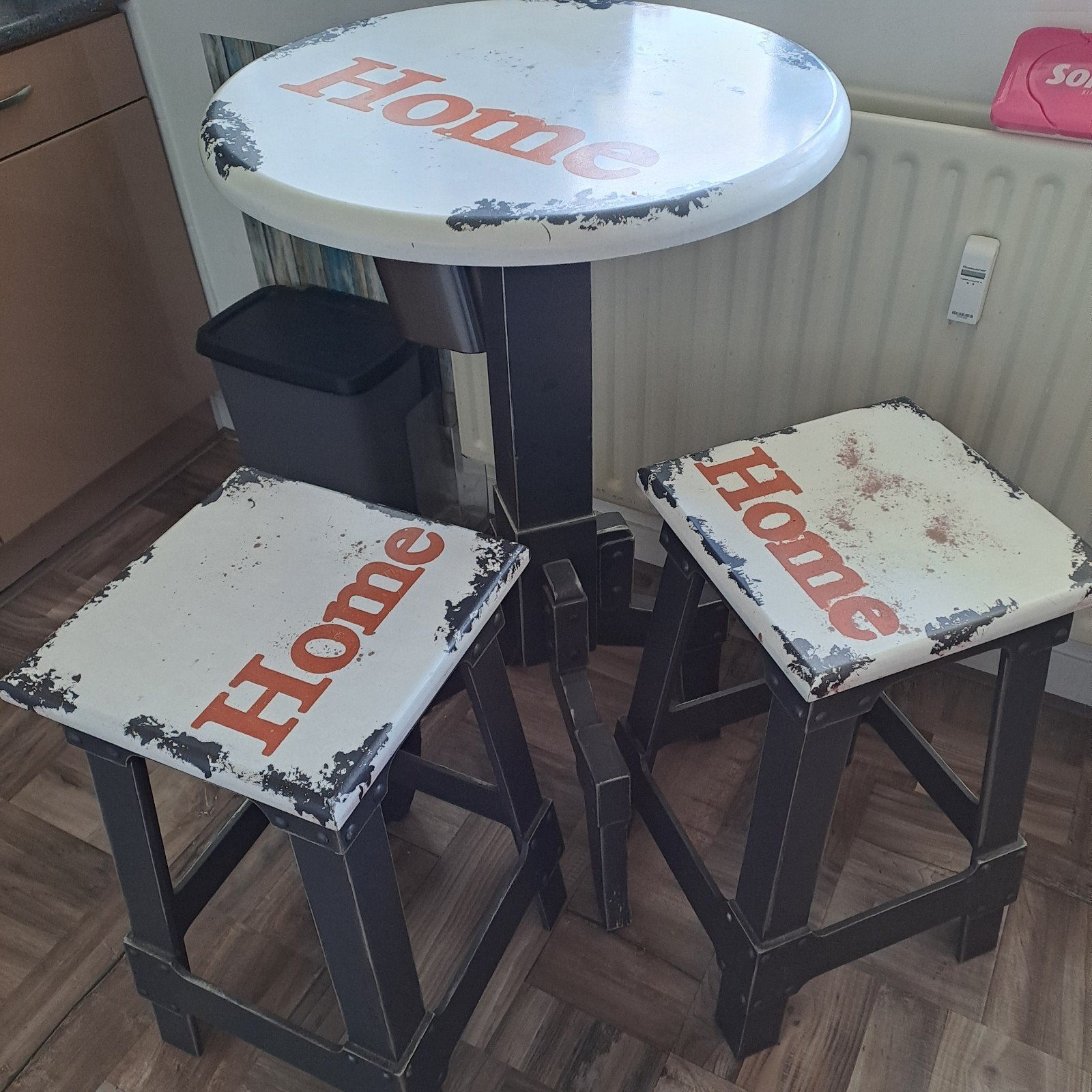 Leuke houten bartafel met 2 krukken - Home design, Ophalen