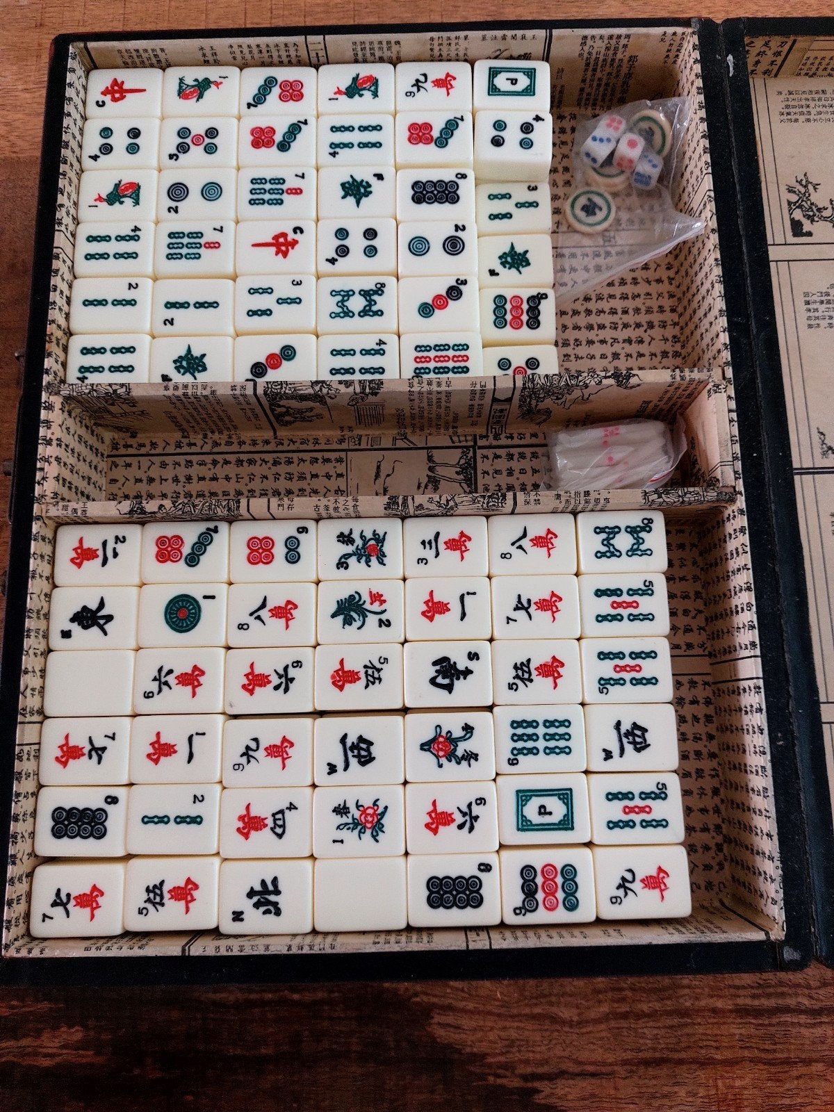 Mahjong spel in houten kist, Drie of vier spelers, Ophalen, Gebruikt
