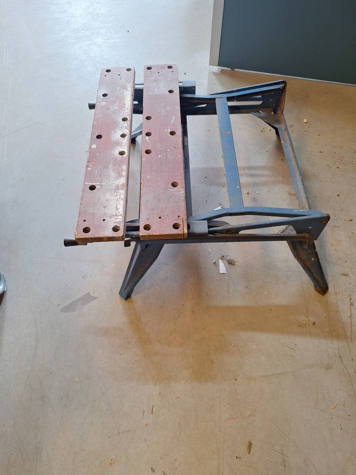 Black & Decker Workmate werkbank - inklapbaar, Doe-het-zelf en Verbouw, Ophalen, Gebruikt, 70 tot 120 cm, Bankschroef