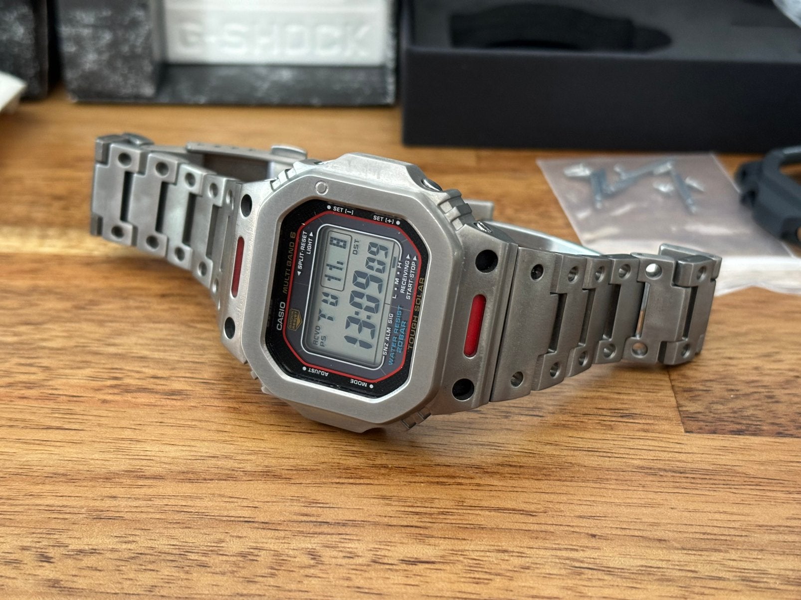 Casio G-Shock GW-M5610U met TITANIUM kast, Sieraden, Tassen en Uiterlijk, Polshorloge, Overige materialen, Ophalen of Verzenden