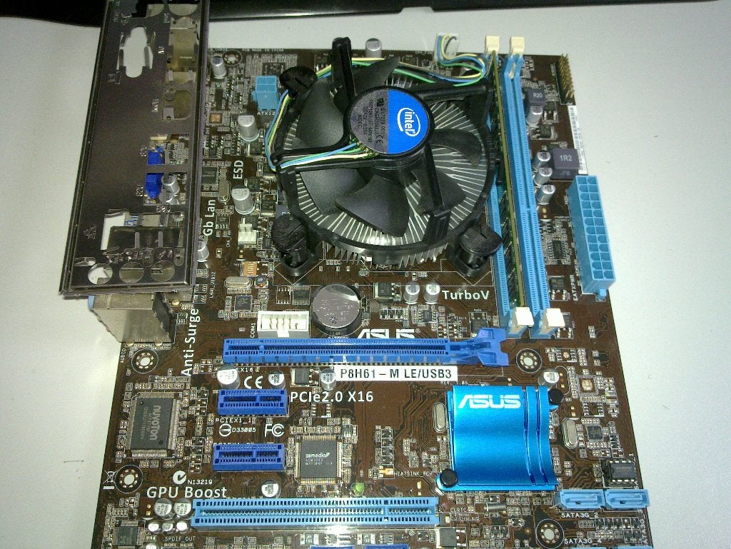 Asus P8H61-M LE/USB3 met Intel Core i3 processor, Ophalen, DDR3, Zo goed als nieuw, Micro-ATX