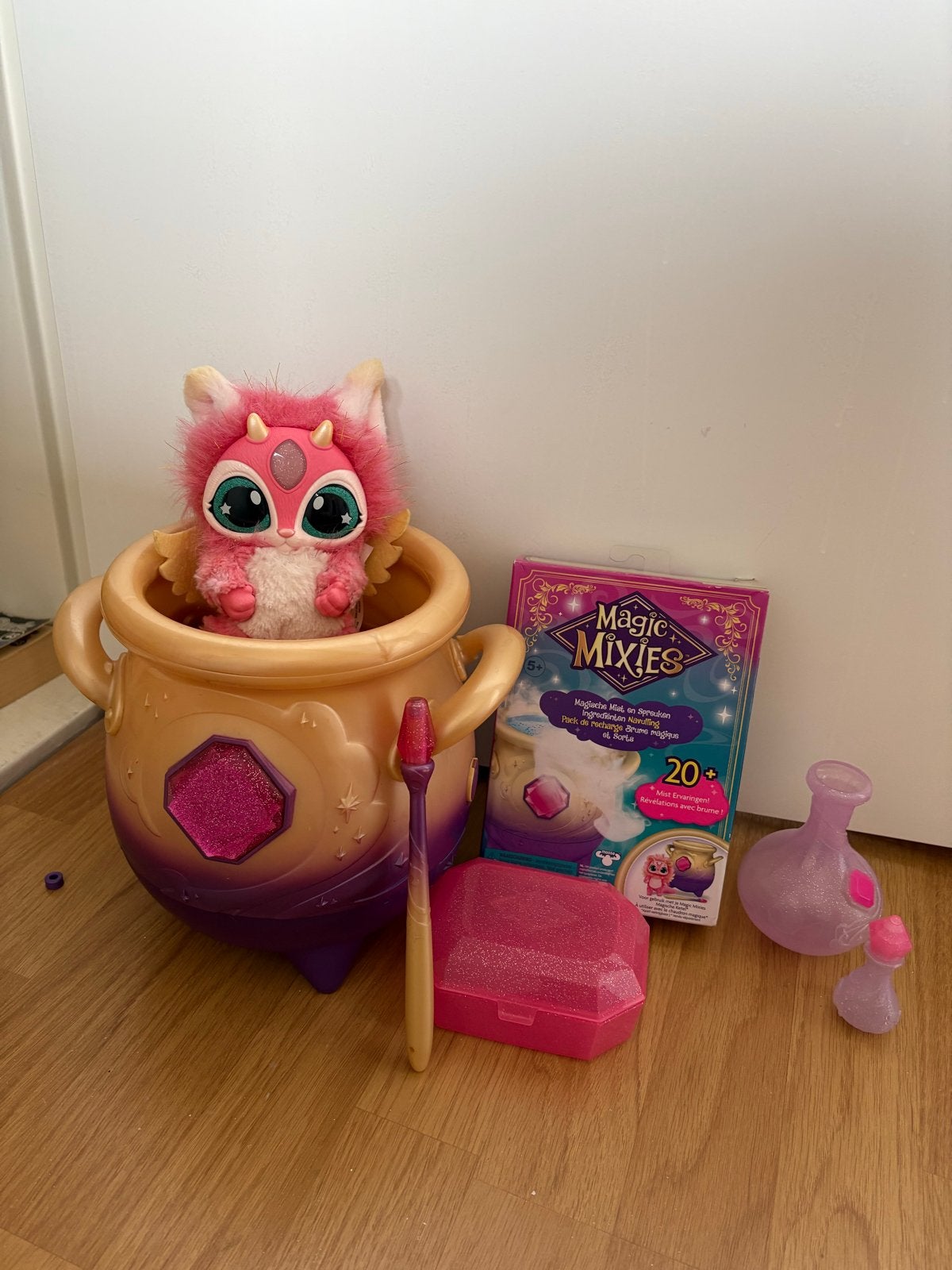 Magic Mixies Magische Ketel met Roze Mixie, Ophalen of Verzenden, Zo goed als nieuw, Meisje