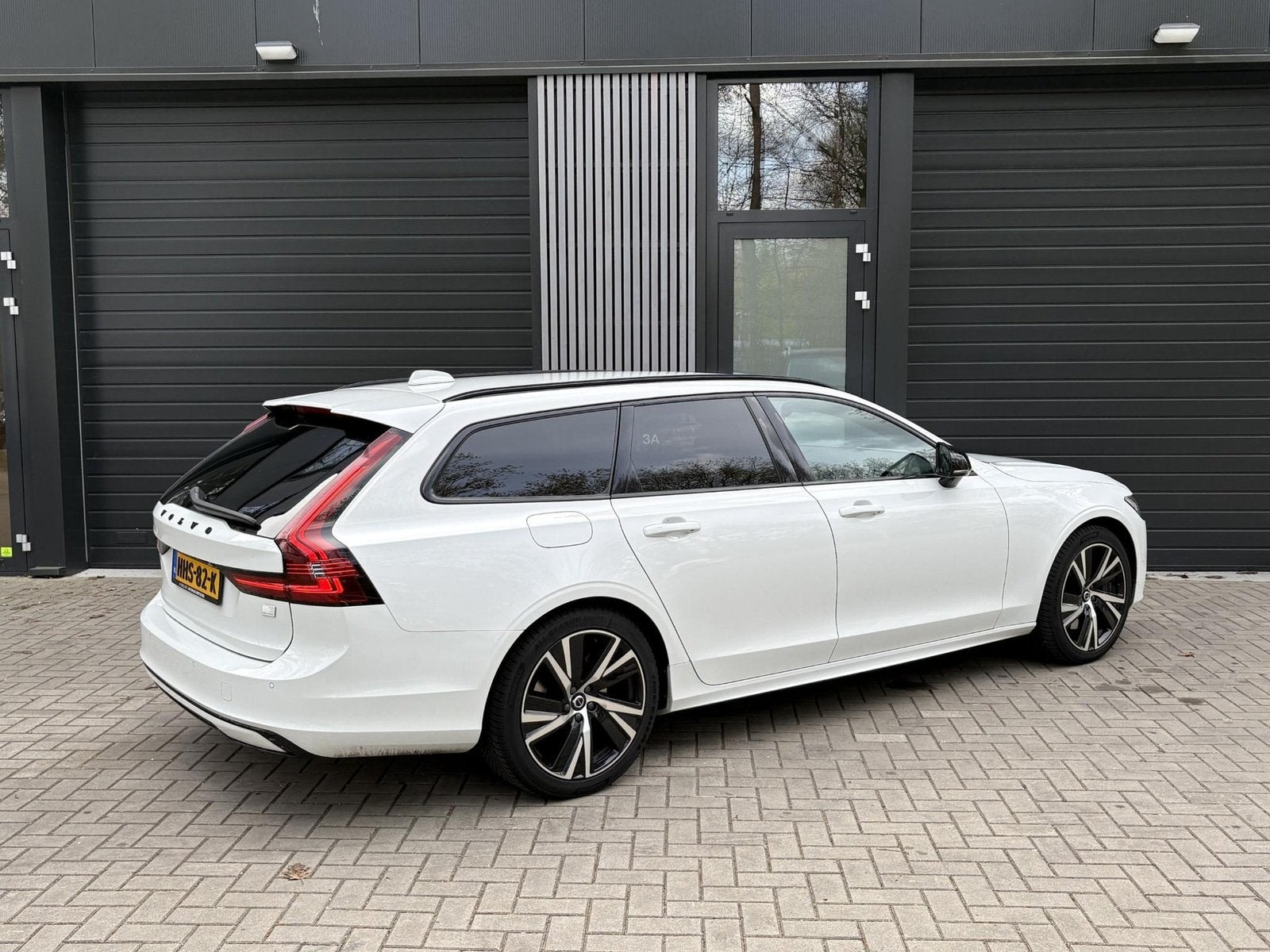 Volvo V90 2.0 T8 AWD Inscription Exclusive (bj 2021), Auto's, Euro 6, Wit, Vierwielaandrijving, Hybride Elektrisch/Benzine