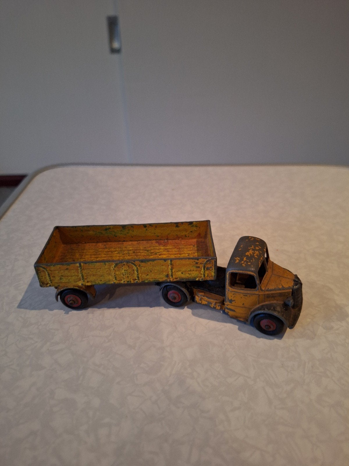 Vintage Speelgoed Vrachtwagen - Geel met Bak, Ophalen of Verzenden, Gebruikt