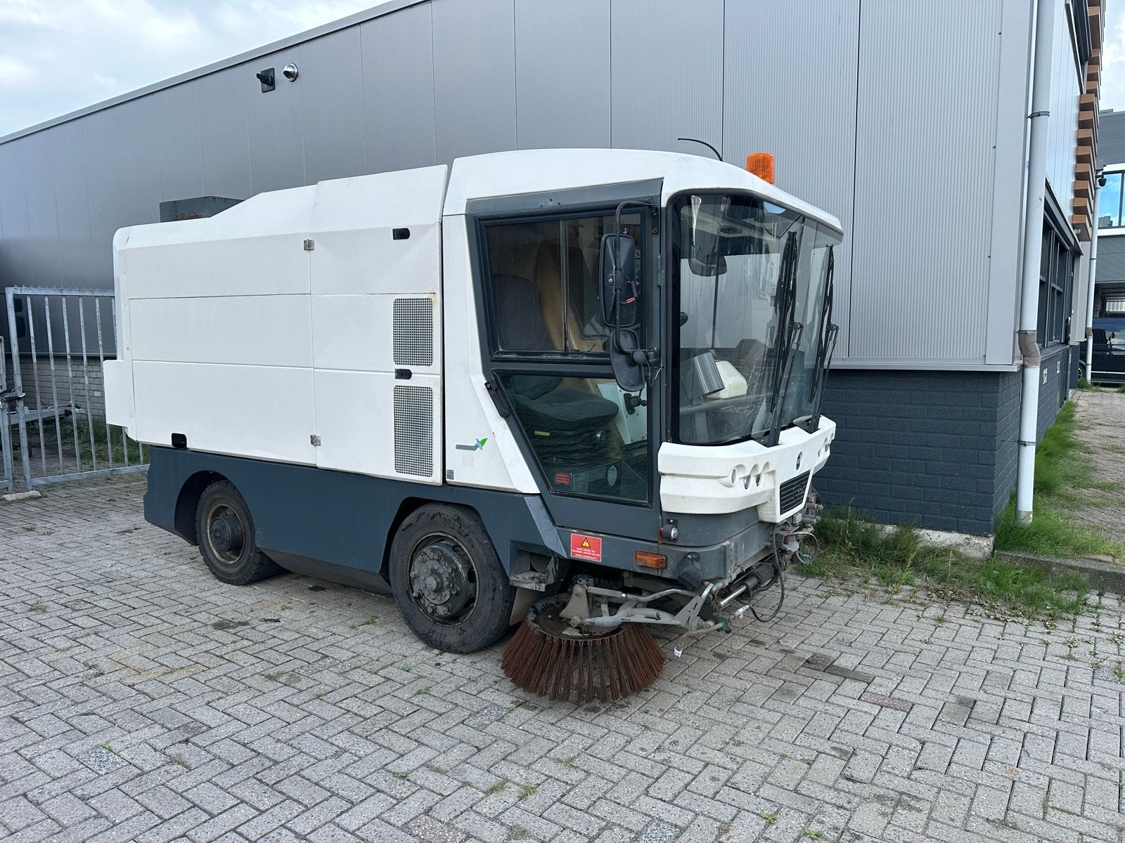 Compacte veegmachine Ravo 540 2006, Ophalen