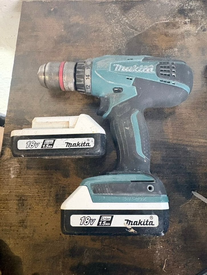 Makita 18V Accuboormachine met 2 accu's