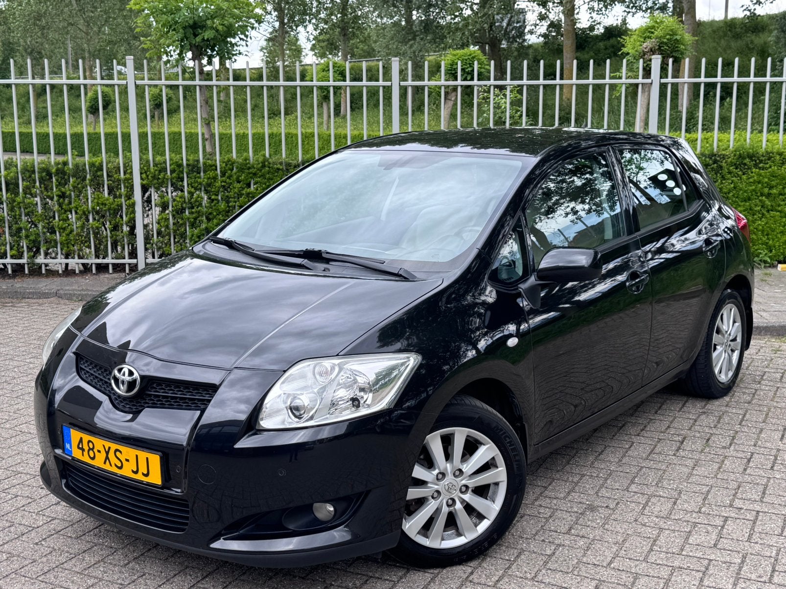 Toyota Auris 1.5 Vvt Automaat/Airco/APK/PDC/Cruise/NAP/VOL, 450 kg, Beige, 4 cilinders, Zwart