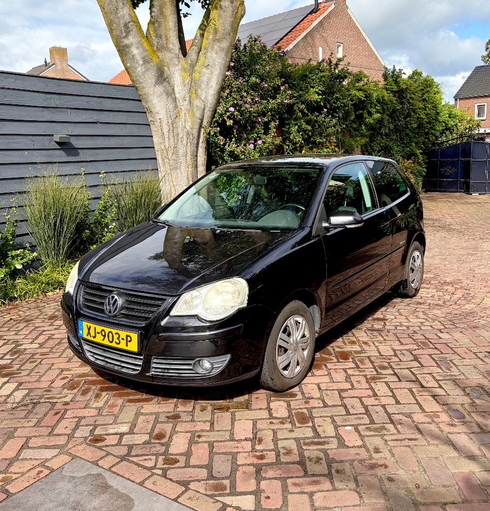 Volkswagen Polo 1.4 16V 59KW 2008 Zwart, Auto's, Volkswagen, Voorwielaandrijving, Stof, 40 €/maand, Zwart