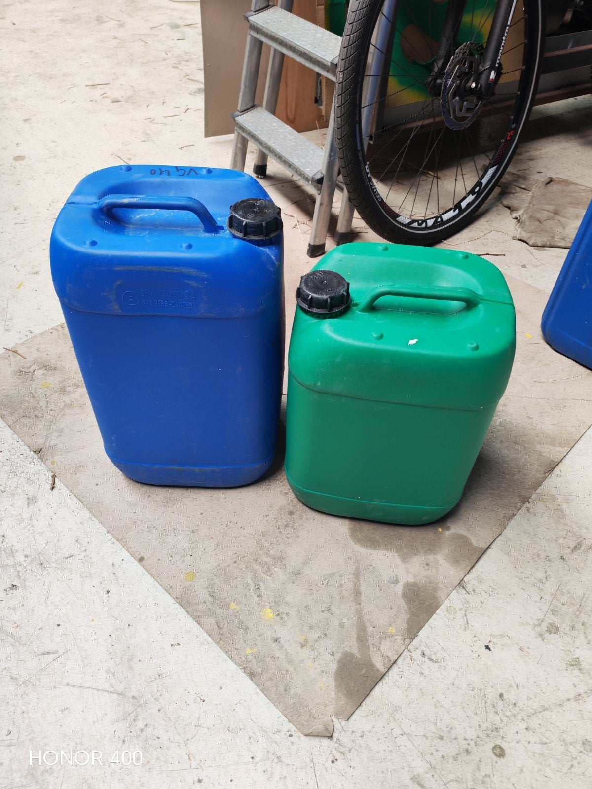 40 jerrycans van 20 en 25 liter - Tegen elk aannemelijk bod, Ophalen of Verzenden