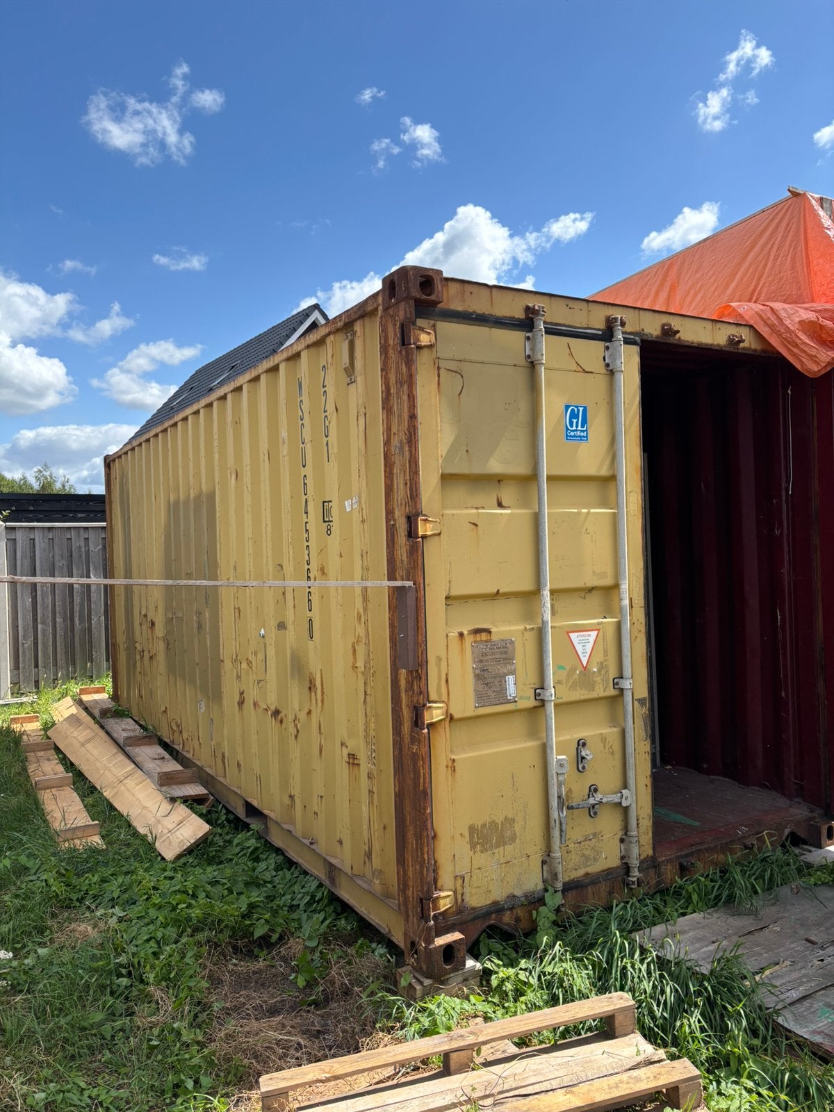 20ft Zeecontainer inclusief stellingkasten, Ophalen