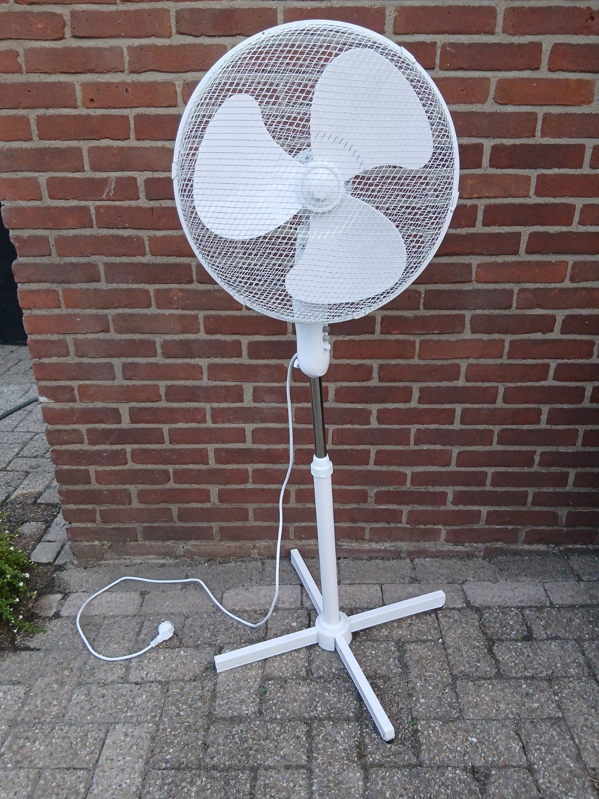 Witte Statiefventilator - Krachtige Koeling voor Thuis, Witgoed en Apparatuur, Ventilatoren, Ophalen of Verzenden, Gebruikt, Statiefventilator