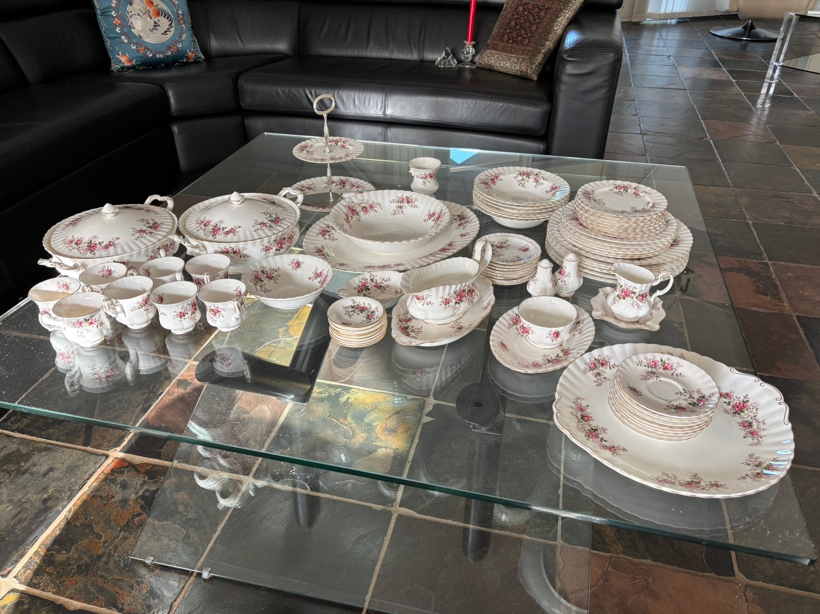 Uitgebreid Royal Albert Lavender Rose servies - nieuwstaat, Ophalen
