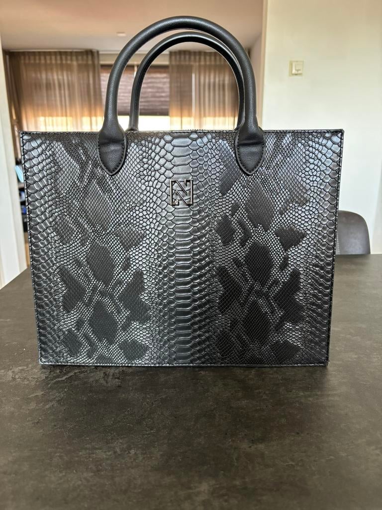 NIKKIE zwarte shopper slangenprint, Ophalen of Verzenden, Zo goed als nieuw, Zwart, Handtas