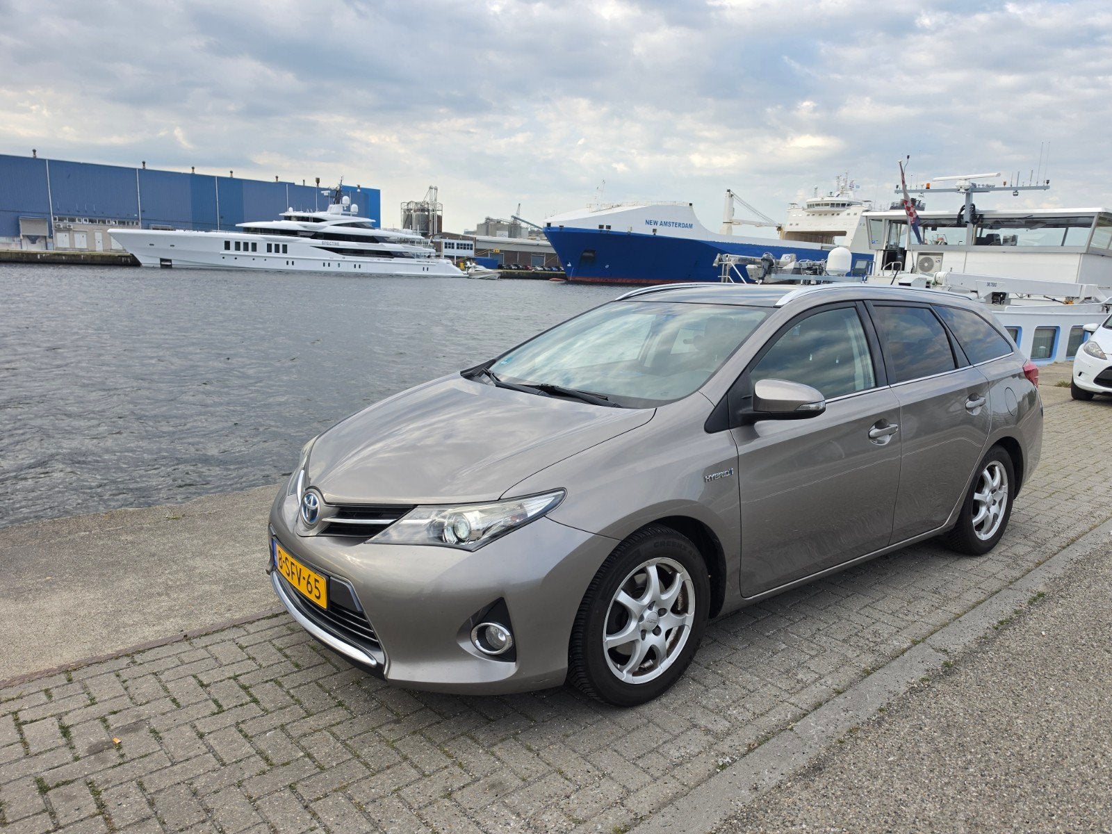 Toyota Auris 1.8 Hybrid Touring Sports CVT 2013 Bruin, Auto's, 345 kg, Bruin, Origineel Nederlands, 1798 cc
