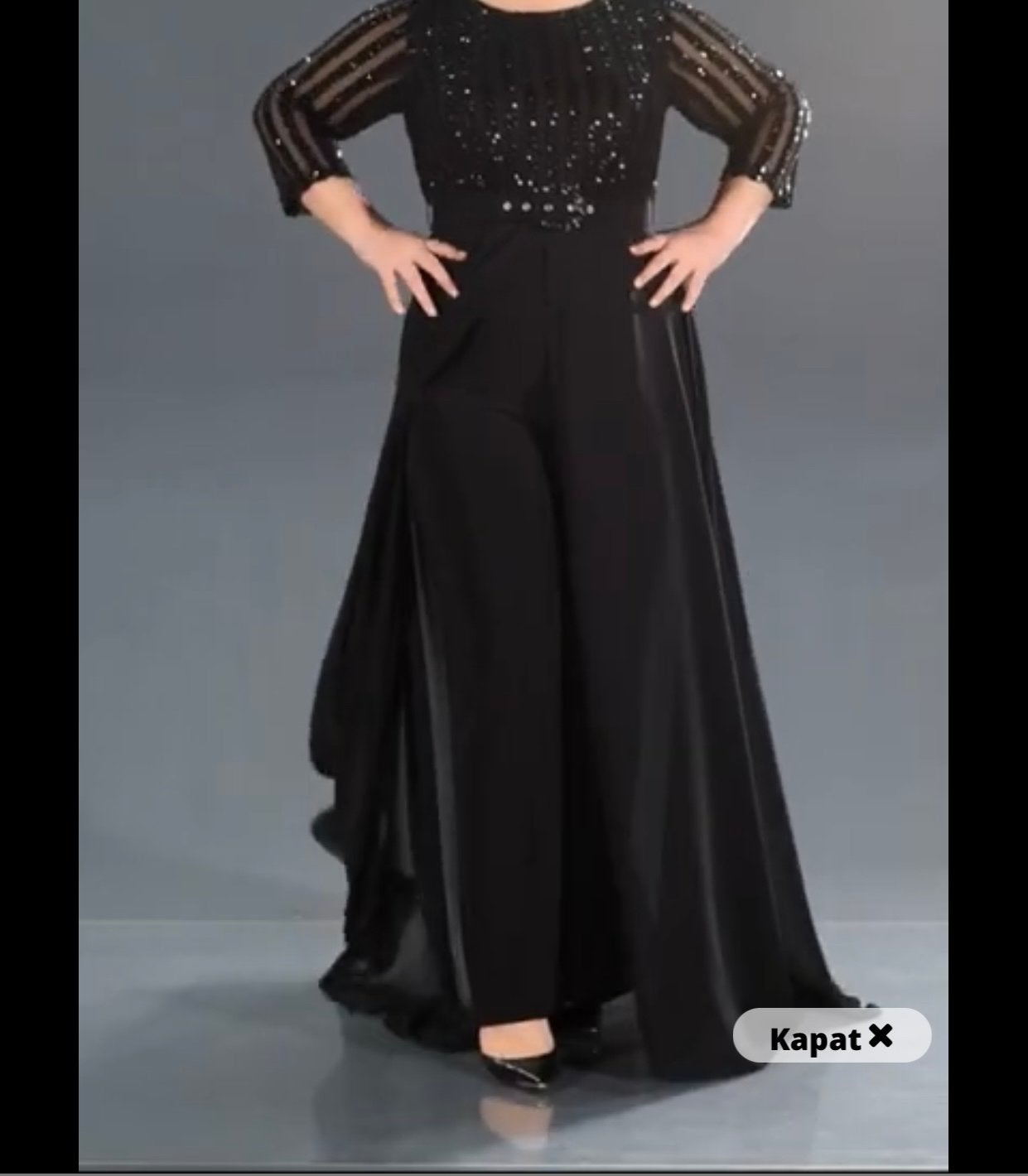 Elegante zwarte jumpsuit met pailletten en overrok, Ophalen of Verzenden, Zo goed als nieuw, Maat 46/48 (XL) of groter, Zwart