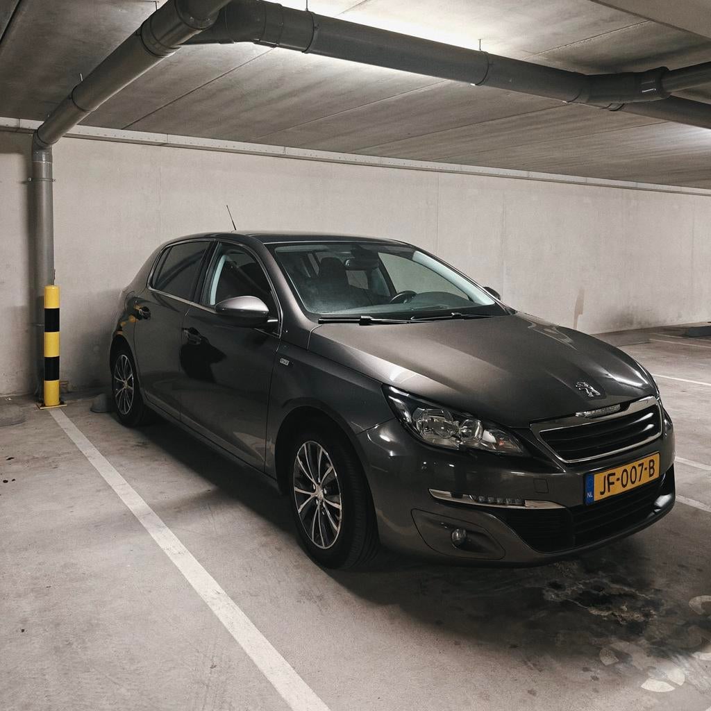 Peugeot 308 1.2E-THP 96/130 | 5-D 2016 Grijs, Voorwielaandrijving, Bluetooth, Stof, 49 €/maand