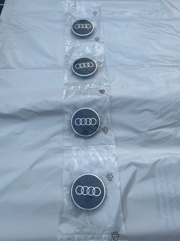 Audi - Nieuwe set Naafdoppen / Naafkapjes, Verzenden, Nieuw, Audi