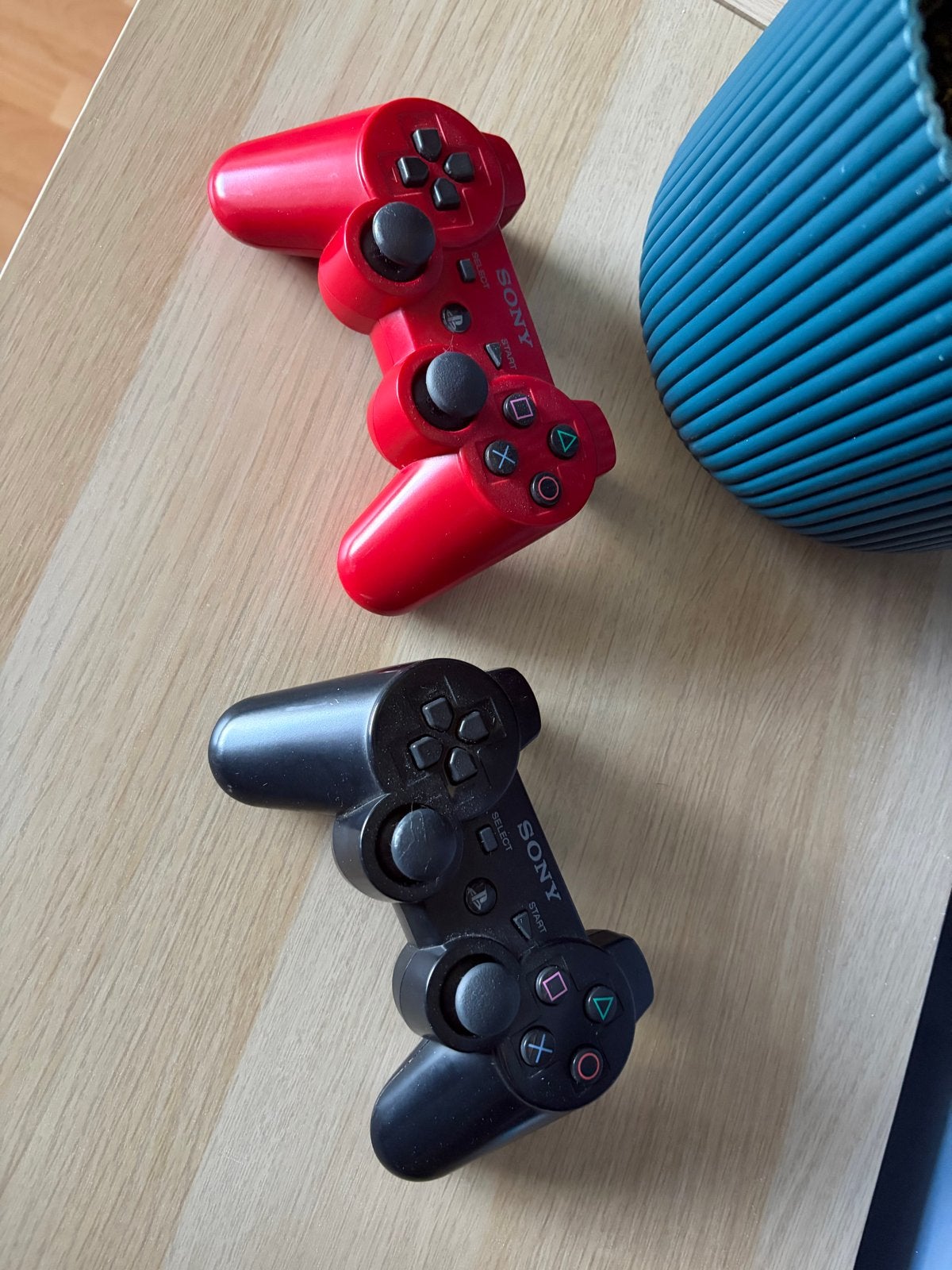 PS3 controllers (mogelijk defecte accu), Ophalen of Verzenden, Niet werkend, Met 2 controllers, Phat