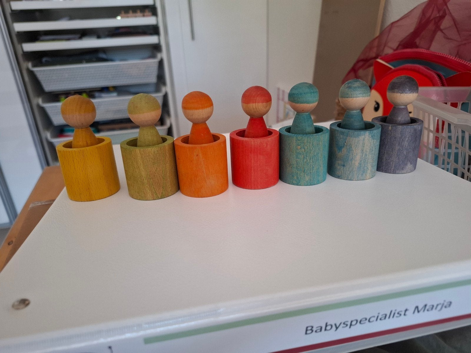 Houten regenboogpoppetjes met bakje, Kinderen en Baby's, Speelgoed | Houten speelgoed, Ophalen of Verzenden, Zo goed als nieuw