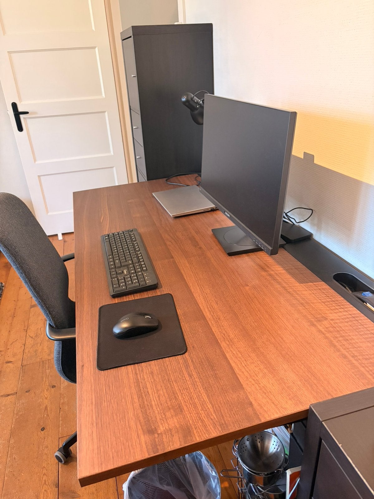 Zit/sta electrisch walnootfineer, Ophalen, Zit-sta bureau, 160 cm, Bruin