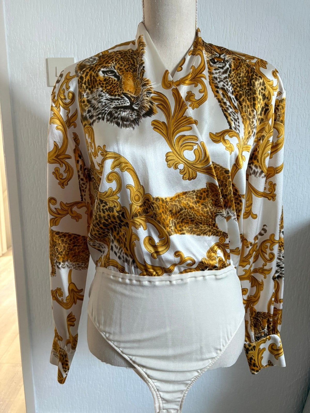 Escada, body van zijde, hooge kwaliteit design, dierenprint, Maat 38/40 (M), Meerkleurig, Nieuw, Ophalen of Verzenden