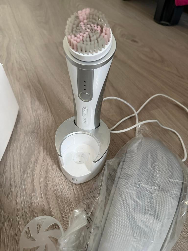 LR Zeitgard 1 Gezichtsreinigingsborstel met oplader, Ophalen of Verzenden, Gebruikt, Gehele gezicht, Reiniging
