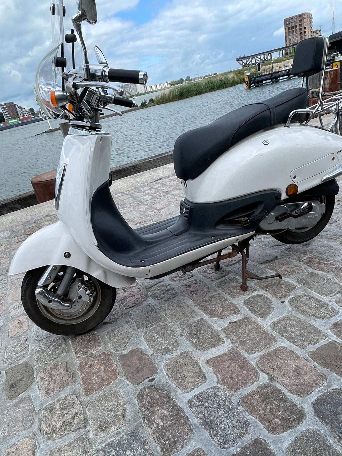 Scooter Benzhou, retro, wit 2008, Fietsen en Brommers, Scooters | Overige merken, Ophalen, Maximaal 45 km/u, 49 cc, Zo goed als nieuw