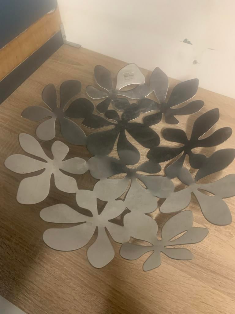 Metalen fruitschaal in de vorm van bloemen, Overige materialen, Gebruikt, Schaal, Ophalen of Verzenden