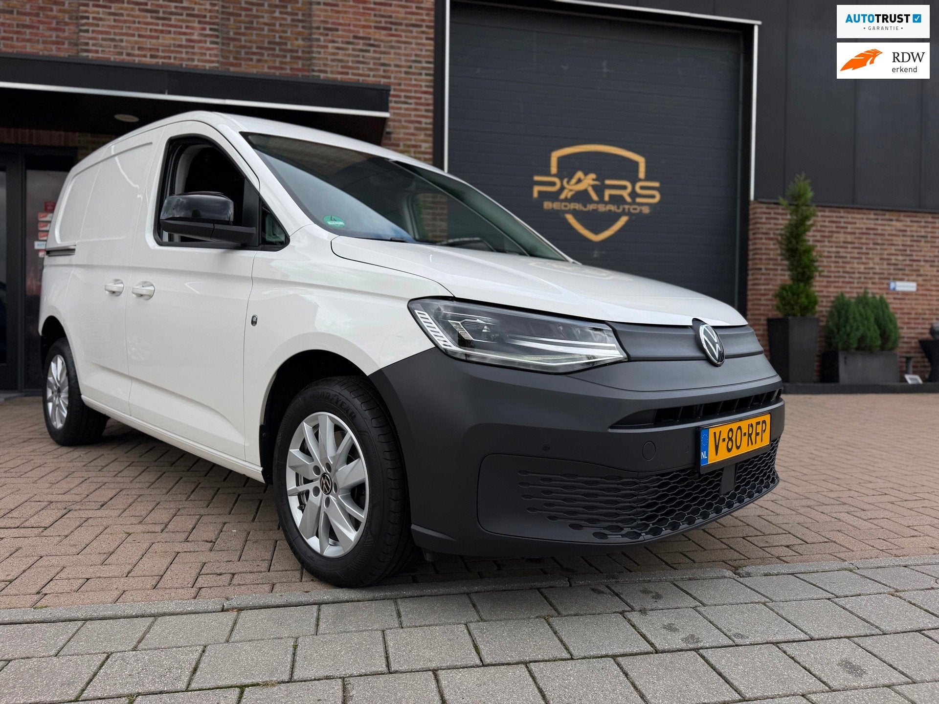 Volkswagen Caddy Cargo 1.5 TSI Trend Style Automaat Benzine, Auto's, Stof, 4 cilinders, Volkswagen, Wit