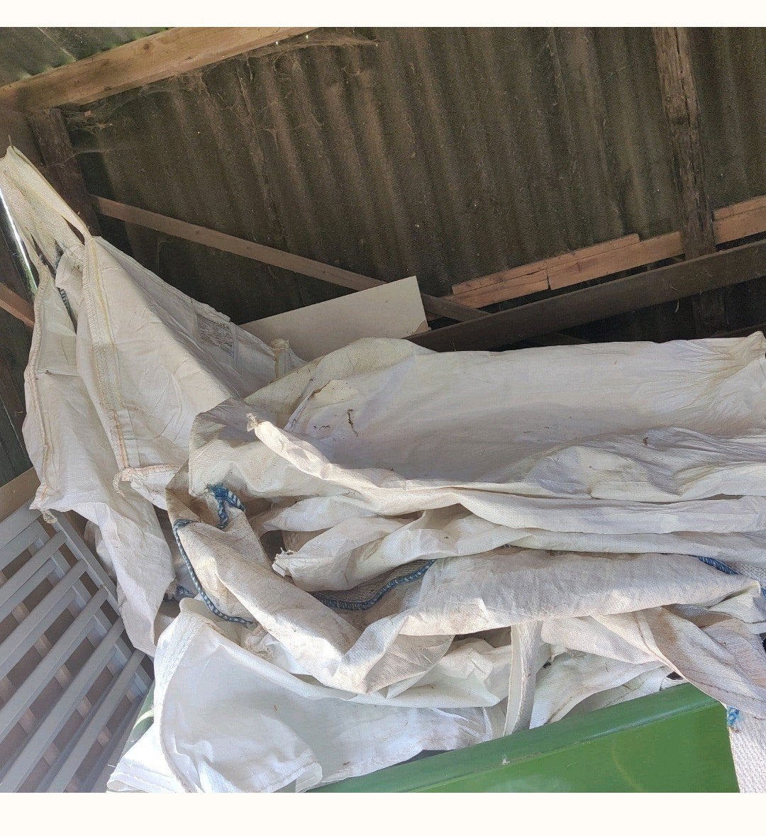 Bigbags en kleine zakken voor houtbriketten., Ophalen