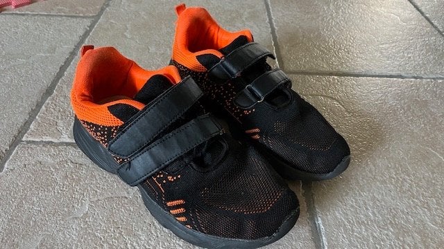 Sneakers, sportschoenen zwart, oranje maat 40, Ophalen of Verzenden, Gedragen, Overige kleuren, Sportschoenen