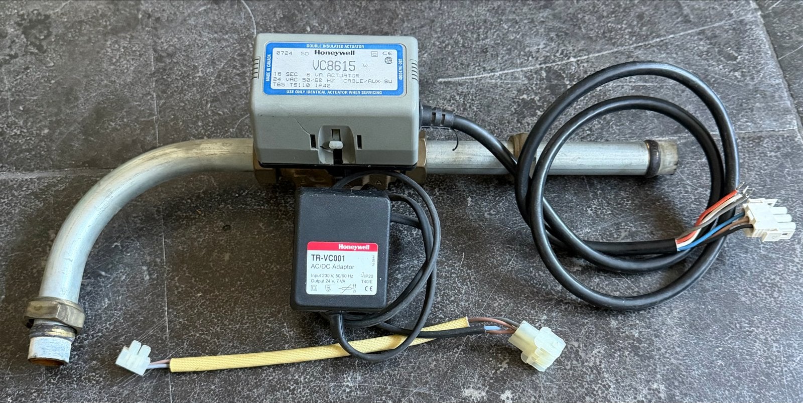 Honeywell VC8615 actuator met TR-VC01 adapter, Ophalen, Gebruikt