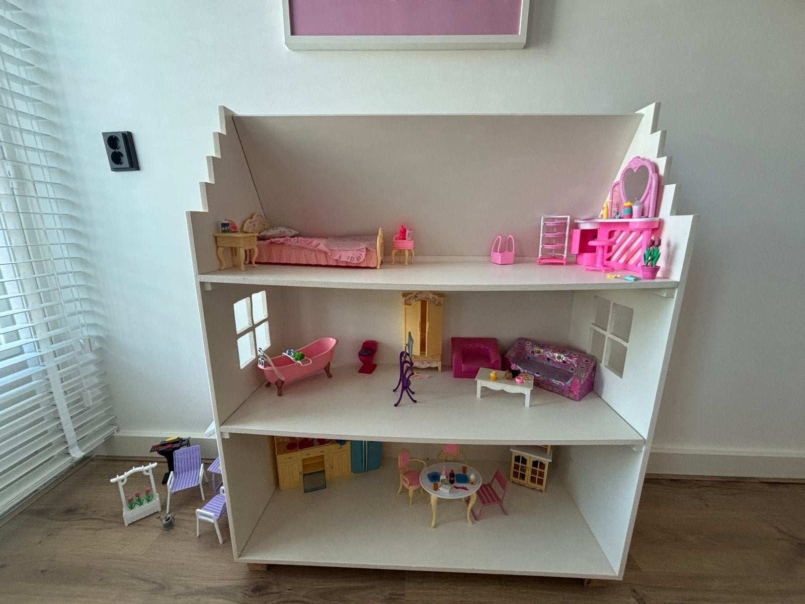Groot Barbiehuis met meubels