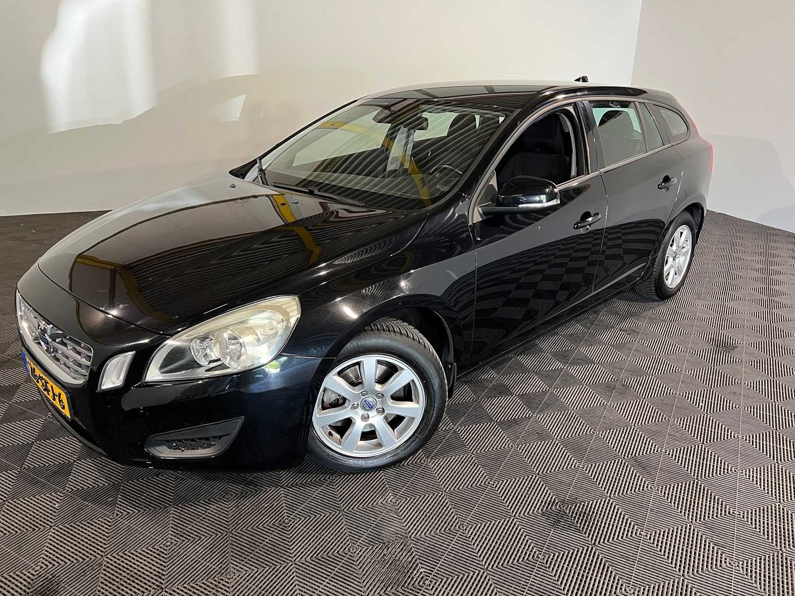 Volvo V60 1.6 T3 Kinetic, 26-SFJ-6, Auto's, Volvo, Voorwielaandrijving, 15 km/l, Gebruikt, 4 cilinders