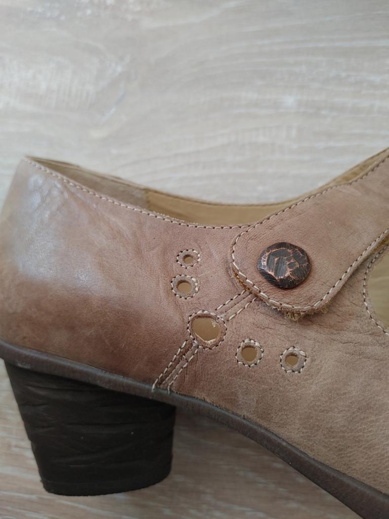 Durea damesschoenen maat 7 breedte K nubuck beige, Ophalen of Verzenden, Gedragen, Beige