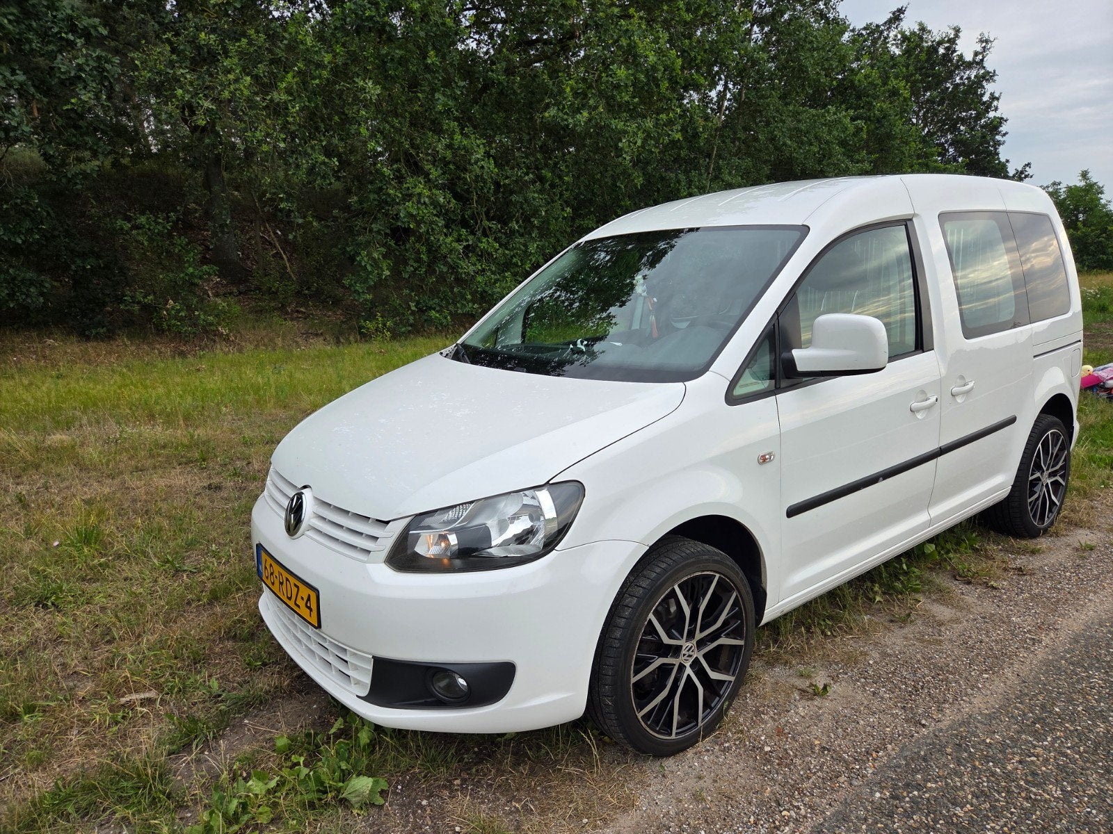 Volkswagen Caddy 1.2 TSI 77KW Combi 2011 Wit, Auto's, Bestelauto's, Voorwielaandrijving, Volkswagen, Wit, Origineel Nederlands