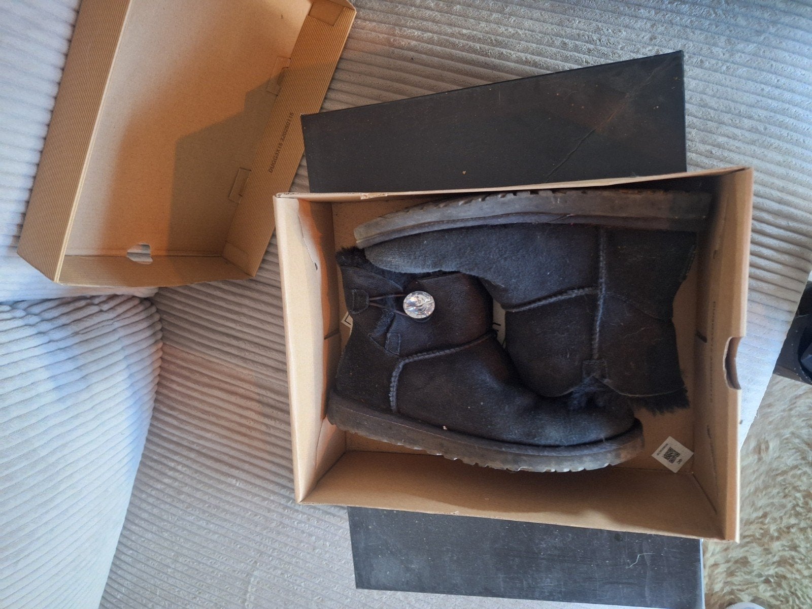 UGG Mini Bailey Button laarzen - Zwart - Maat 38, Kleding | Dames, UGG, Zwart, Lage of Enkellaarzen, Ophalen of Verzenden