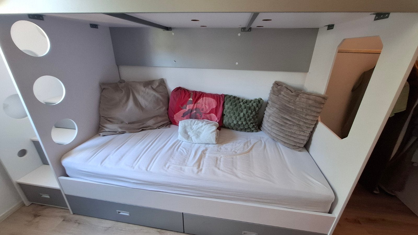 Degelijk Stapelbed Lili met 2 Matrassen en Opberglades, Ophalen, Tweepersoons, 90 cm, Stapelbed