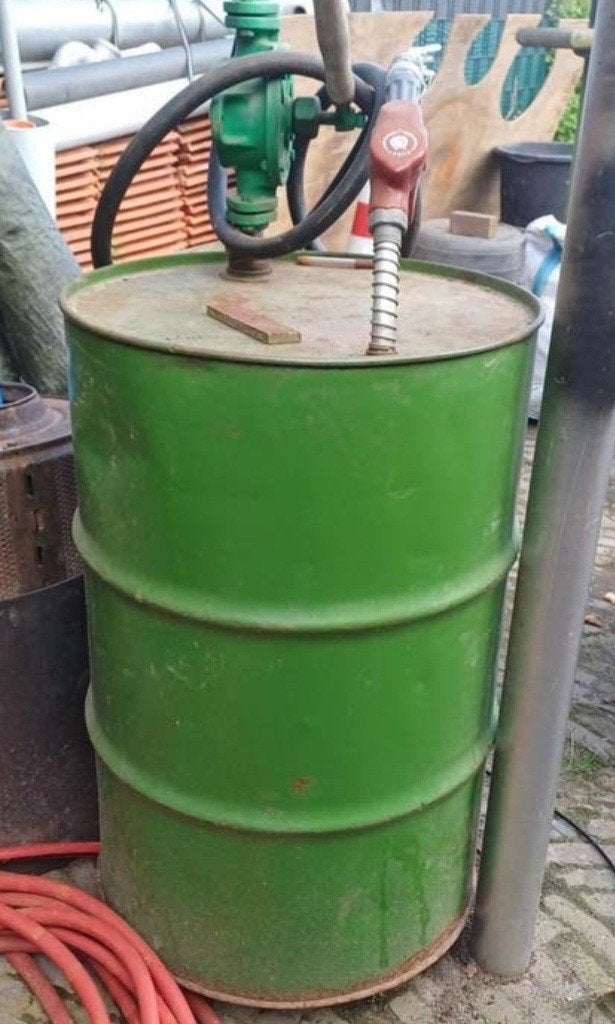 Vat met hydraulische pomp, Ophalen, Gebruikt
